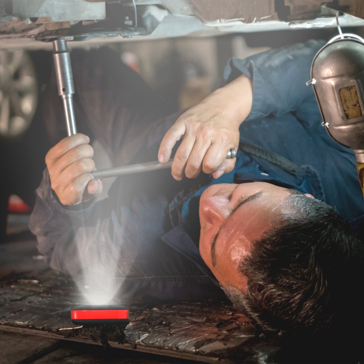 Magnetic LED Work Light with Hook – Compact Utility Flashlight